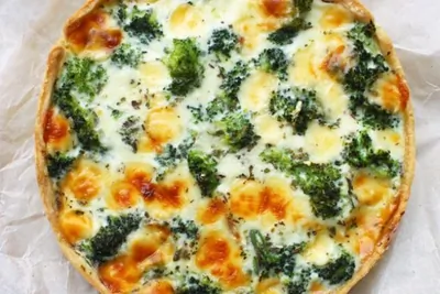 Киш с брокколи и чесноком