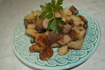 Жареная картошка с лесными грибами