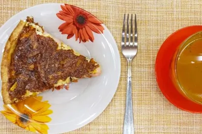 Пирог со сладким перцем и сосисками