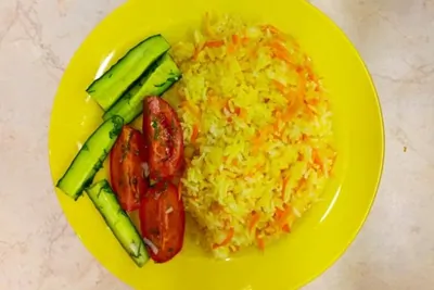 Жаренный рис на сковороде