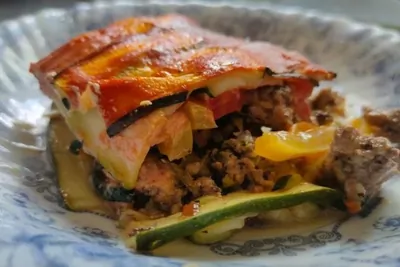 Запеканка из цукини и фарша с овощами