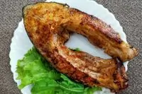 Стейк карпа на сковороде