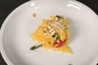 Спагетти-сквош с вялеными помидорами