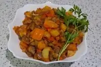 Овощное рагу с баклажаном на сковороде