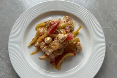 Курица с овощами в духовке