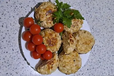 Сочные рубленые куриные котлеты с овсяными хлопьями в духовке