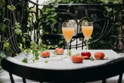 «Беллини» с пюре из белых персиков