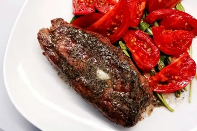 Стейк стриплойн на сковороде-гриль