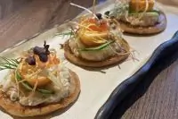 Ржаные оладьи с форшмаком из сельди