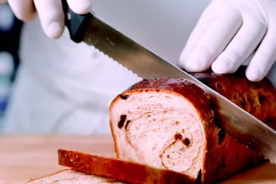 Хлеб с изюмом и коричной завитушкой