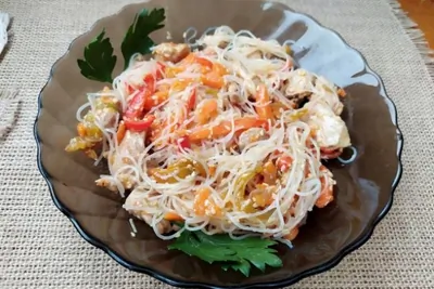 Фунчоза с курицей и овощами