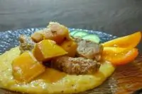 Свинина тушеная с айвой