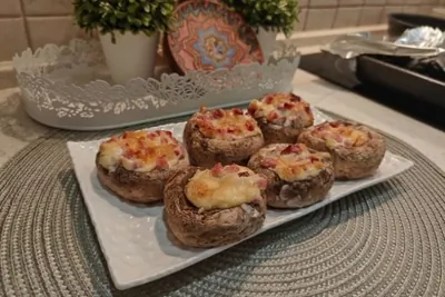 Шампиньоны с ветчиной