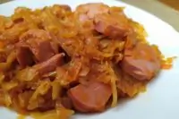 Тушеная капуста с сардельками