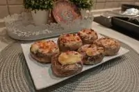 Шампиньоны с ветчиной