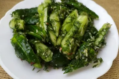Быстрая закуска из огурцов