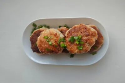 Сочные котлеты из индейки, свинины и картофеля