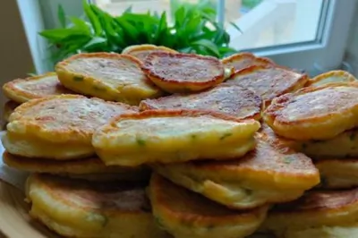 Оладьи на сыворотке с зеленым луком