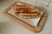 Палочки с ветчиной и сыром на сковороде