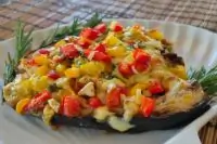 Битые баклажаны с сыром и овощами