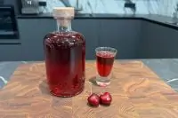 Домашняя настойка на черешне