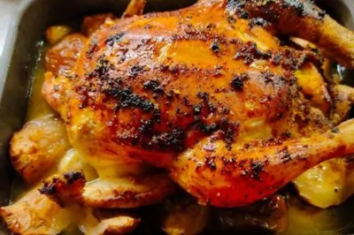 Домашняя курица запеченная с яблоками и гарниром из зеленой фасоли