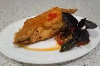 Куриная грудка на сковороде с базиликом