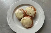 Кабачки в духовке с помидорами и сыром