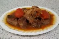 Говяжья вырезка на сковороде