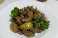 Куриная печень с яблоками