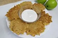 Яблочные оладьи