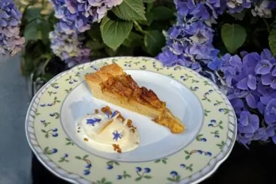 Нормандский яблочный пирог с миндальным кремом