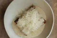 Мясная лазанья с соусом бешамель и цедрой апельсина