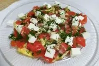 Яичница с сыром фета