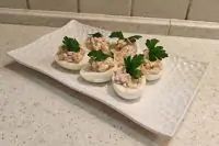 Яйца фаршированные консервированной печенью минтая