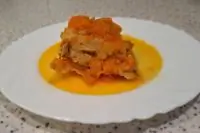 Курица тушенная с морковью и тыквой