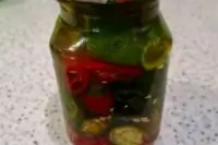 Перец чили в медово-уксусной заливке