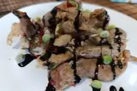 Бедро индейки с болгарским перцем и луком в соевом соусе