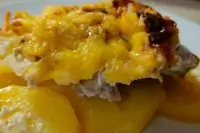 Филе бедра индейки в духовке с картофелем