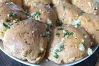 Булочки с морковью на сыворотке с чесночным маслом