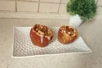 Яблоки в духовке с творогом и изюмом