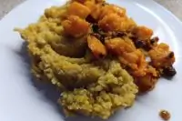 Тыква печеная с чечевицей и изюмом