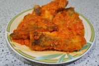 Щука на сковороде с острым и сладким перцем