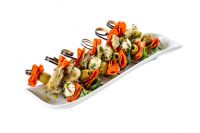 Канапе с маринованной моцареллой и колбасой