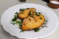 Запеченный батат с сыром и ветчиной