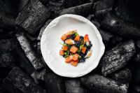 Черный оливье с крабом и красной икрой