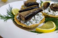 Начинка для тарталеток с солеными огурцами и шпротами