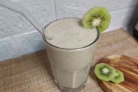 Смузи с киви, грушей и овсянкой