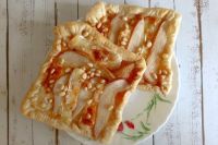 Галета с грушей и сыром бри